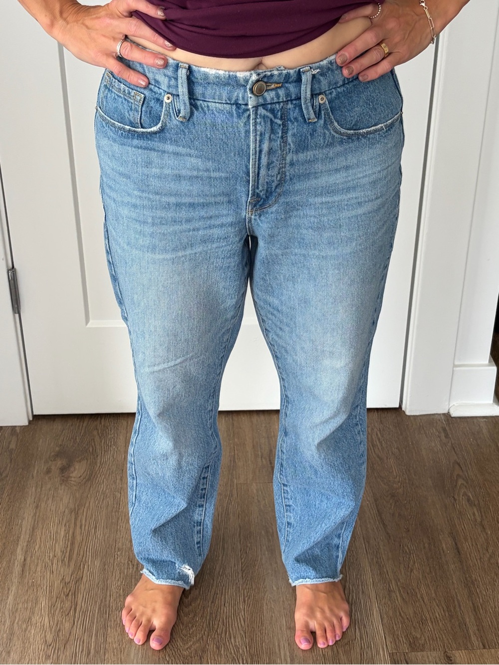 Good American Jeans. Size 29. Light Blue Relaxed Straight-Leg Jeans